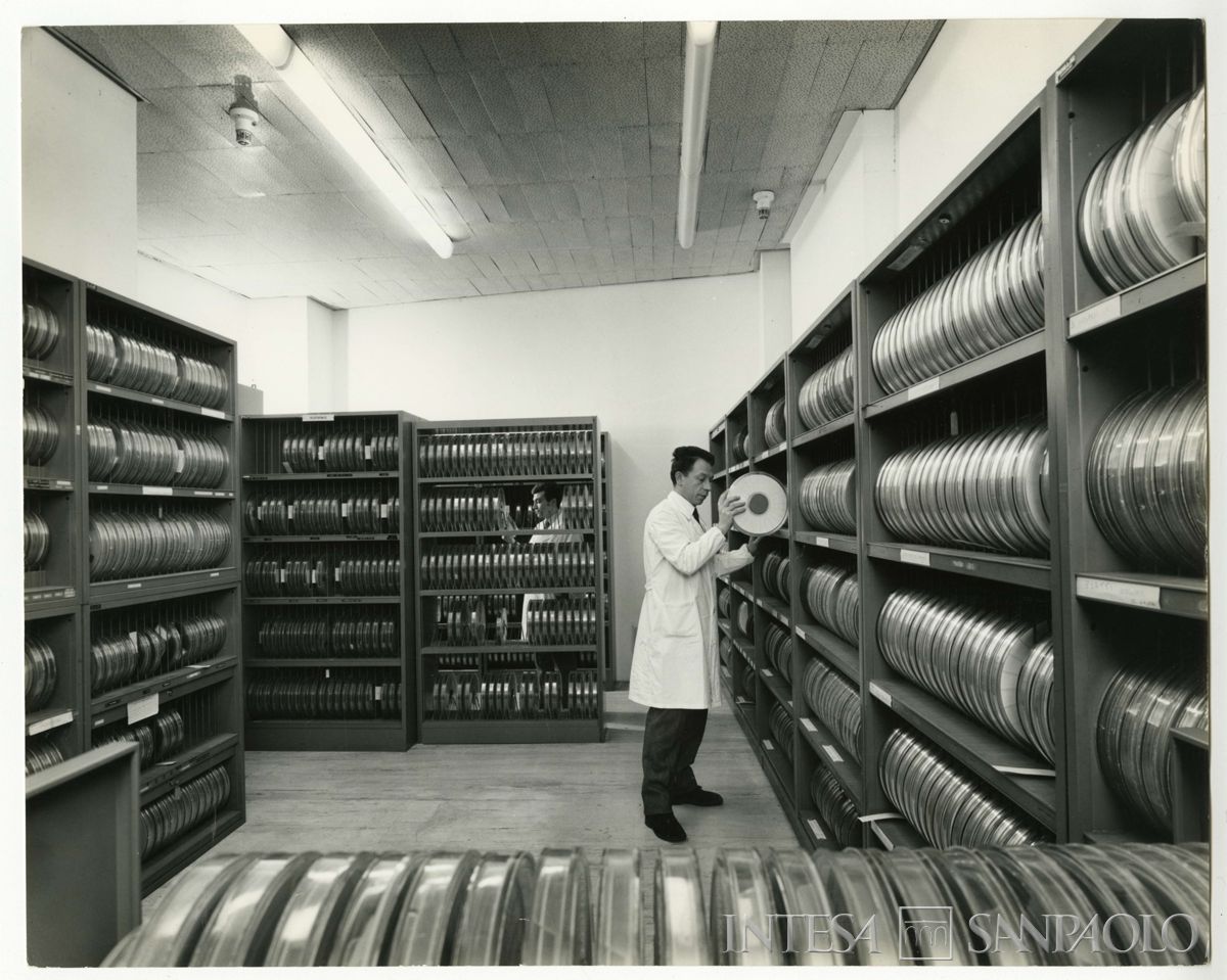 Cariplo, Centro Elettronico (C.E.) di Milano, Via Verdi 11: archivio nastri, 1969 (foto di Elle2)