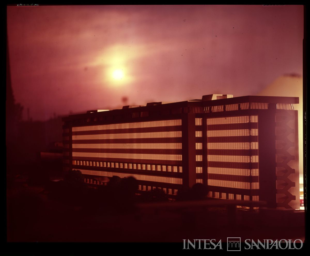 Cariplo, Centro Elettronico (C.E.): Milano, Via Lorenteggio, 1975 (fotografo sconosciuto)