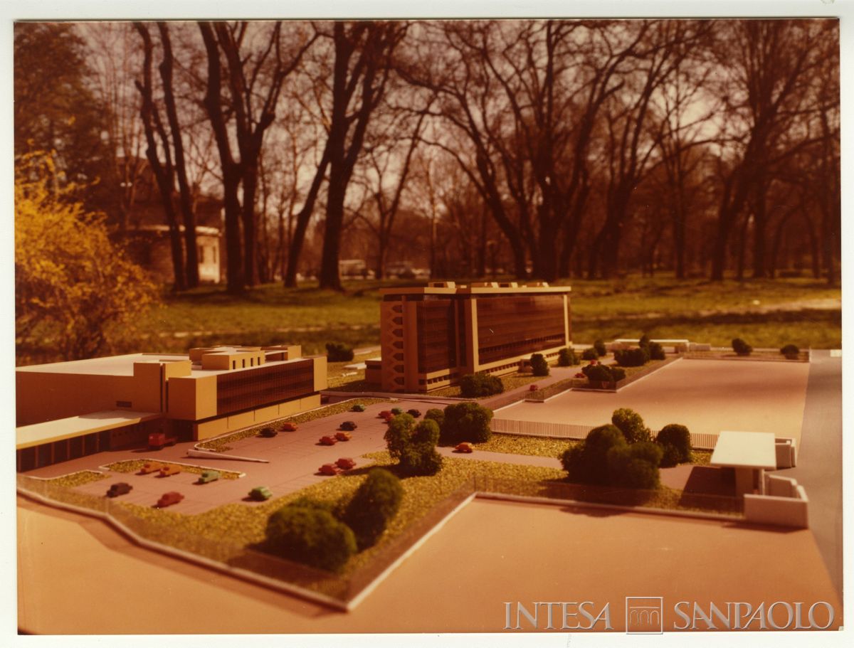 Cariplo, Centro Elettronico (C.E.): Milano, Via Lorenteggio, 1975 (fotografo sconosciuto)