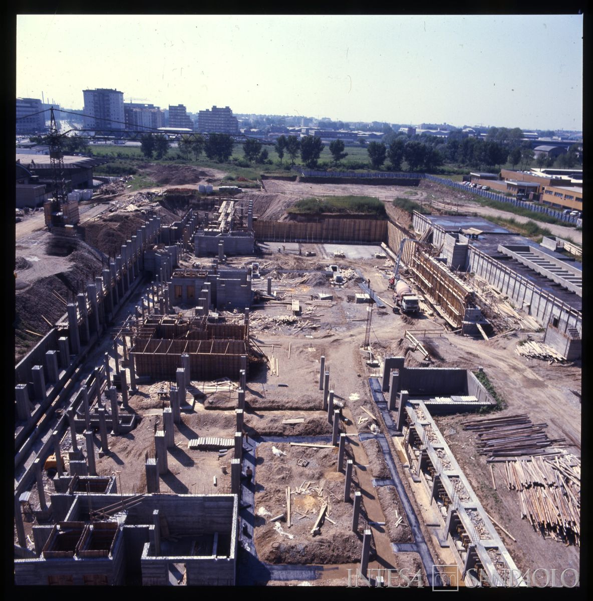 Cariplo, Centro Elettronico (C.E.): Milano, Via Lorenteggio, 1975-1976 (fotografo sconosciuto)