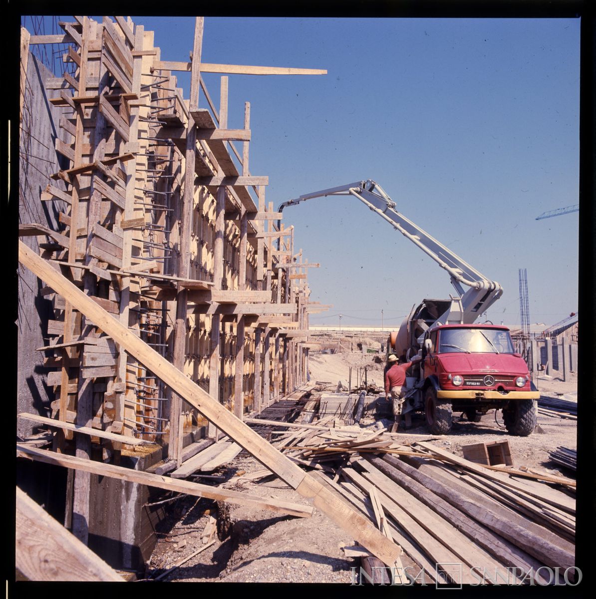 Cariplo, Centro Elettronico (C.E.): Milano, Via Lorenteggio, 1975-1976 (fotografo sconosciuto)