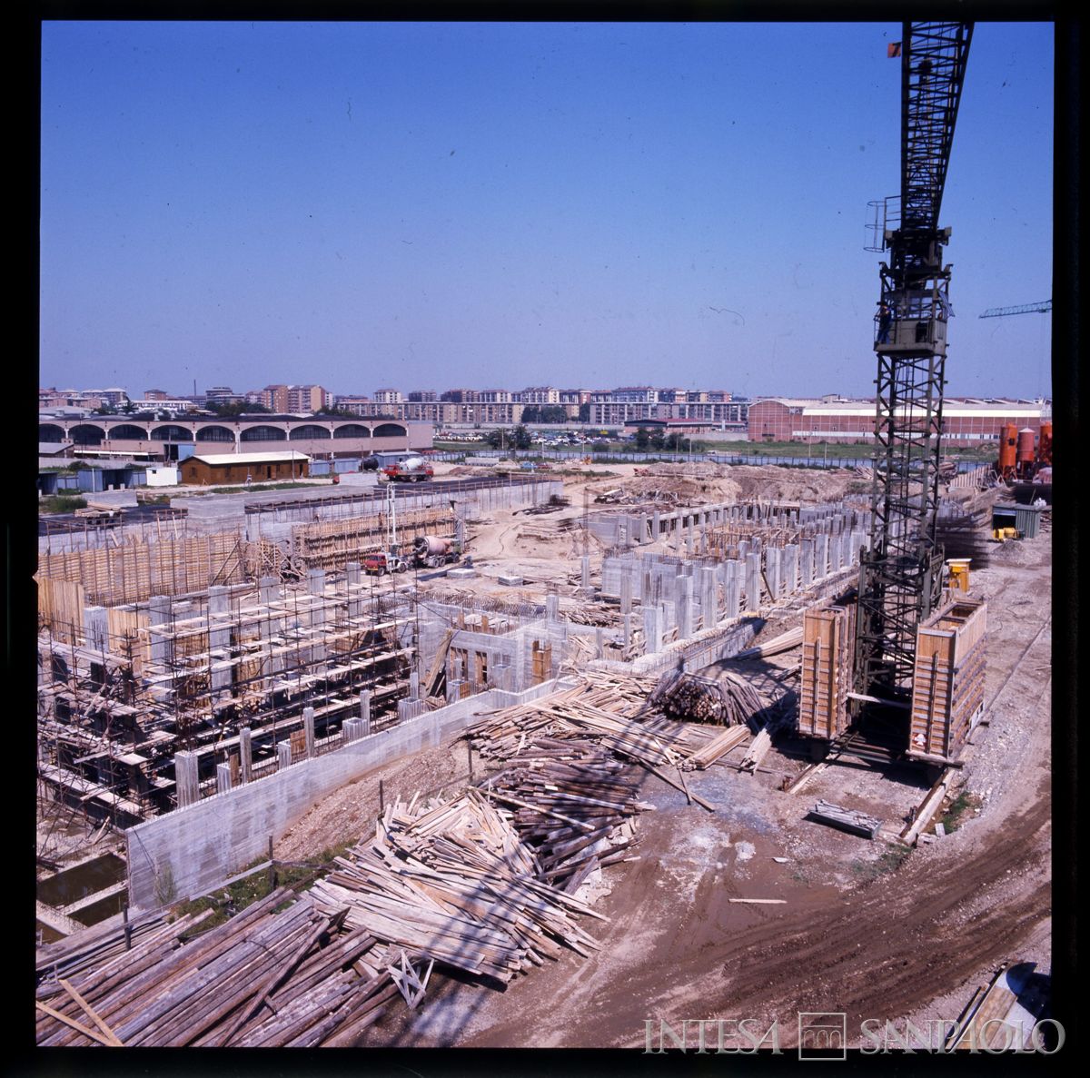 Cariplo, Centro Elettronico (C.E.): Milano, Via Lorenteggio, 1975-1976 (fotografo sconosciuto)