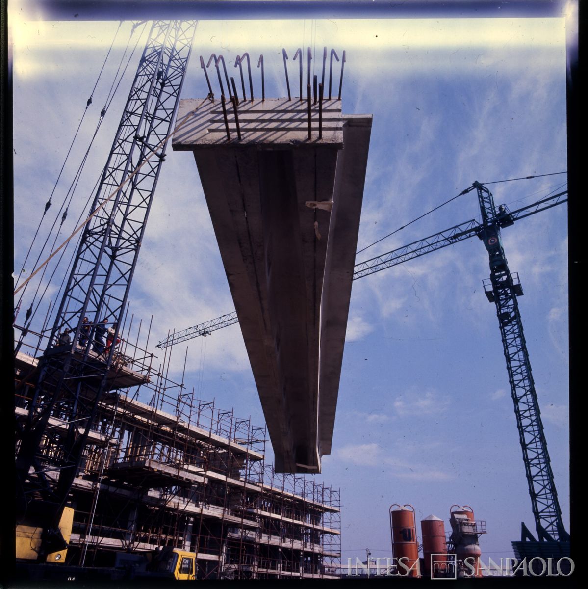 Cariplo, Centro Elettronico (C.E.): Milano, Via Lorenteggio, 1976-1977 (fotografo sconosciuto)