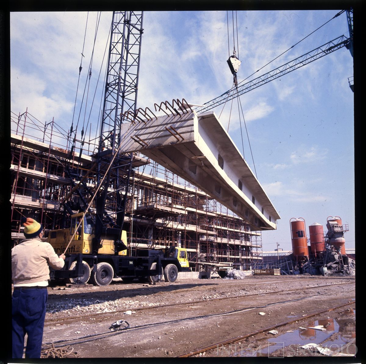 Cariplo, Centro Elettronico (C.E.): Milano, Via Lorenteggio, 1976-1977 (fotografo sconosciuto)