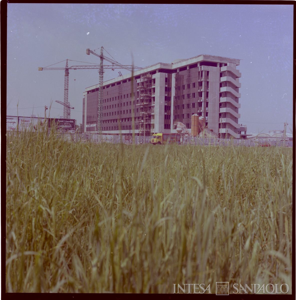Cariplo, Centro Elettronico (C.E.): Milano, Via Lorenteggio, 1977-1978 (foto di Mario La Porta)