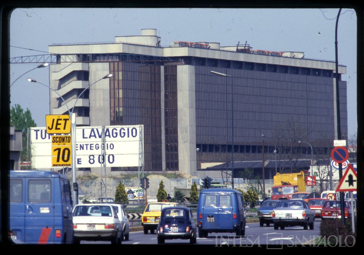 Cariplo, Centro Elettronico (C.E.): Milano, Via Lorenteggio, 1977-1978 (fotografo sconosciuto)
