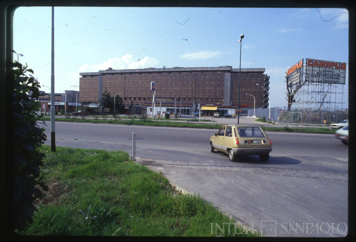 Cariplo, Centro Elettronico (C.E.): Milano, Via Lorenteggio, 1977-1978 (fotografo sconosciuto)