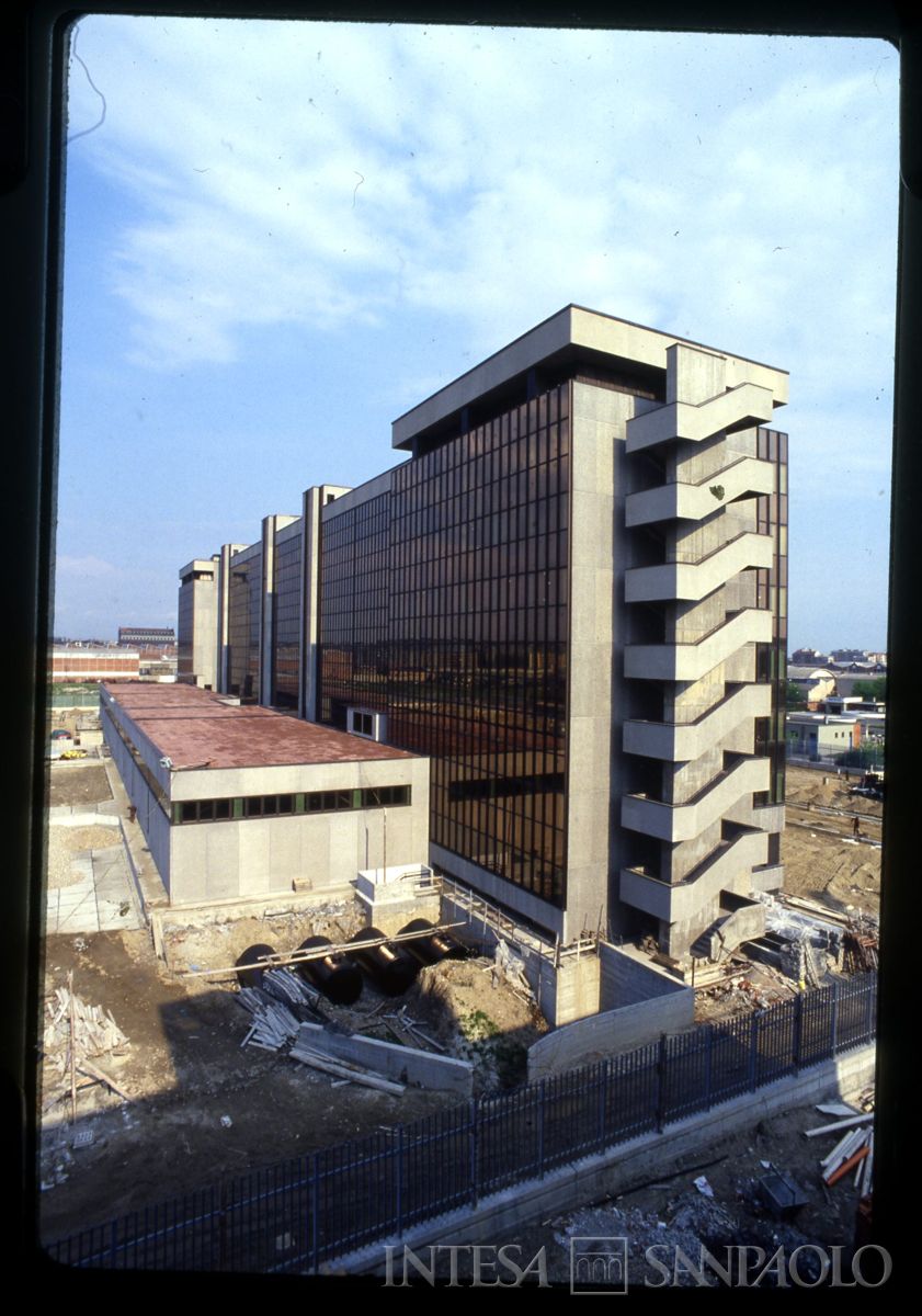 Cariplo, Centro Elettronico (C.E.): Milano, Via Lorenteggio, 1977-1978 (fotografo sconosciuto)