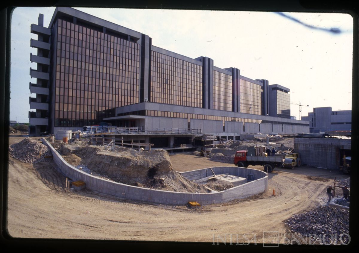 Cariplo, Centro Elettronico (C.E.): Milano, Via Lorenteggio, 1977-1978 (fotografo sconosciuto)