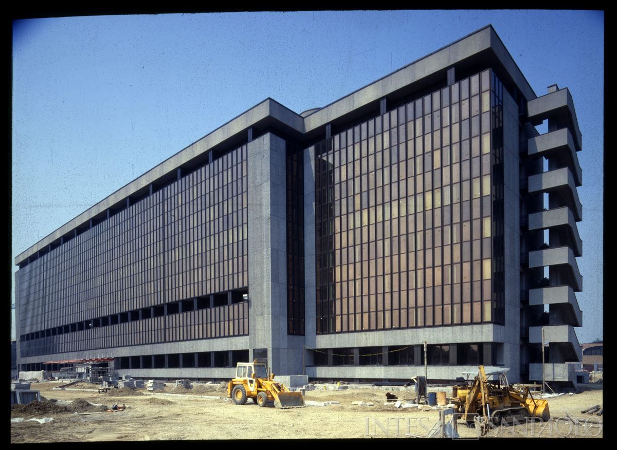 Cariplo, Centro Elettronico (C.E.): Milano, Via Lorenteggio, 1977-1978 (foto di Dino Sala)