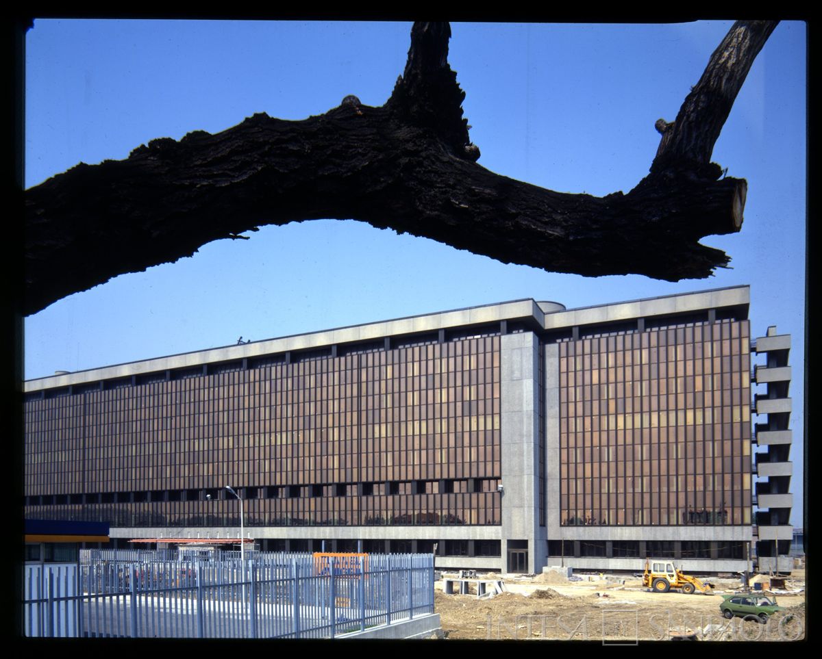 Cariplo, Centro Elettronico (C.E.): Milano, Via Lorenteggio, 1977-1978 (foto di Dino Sala)