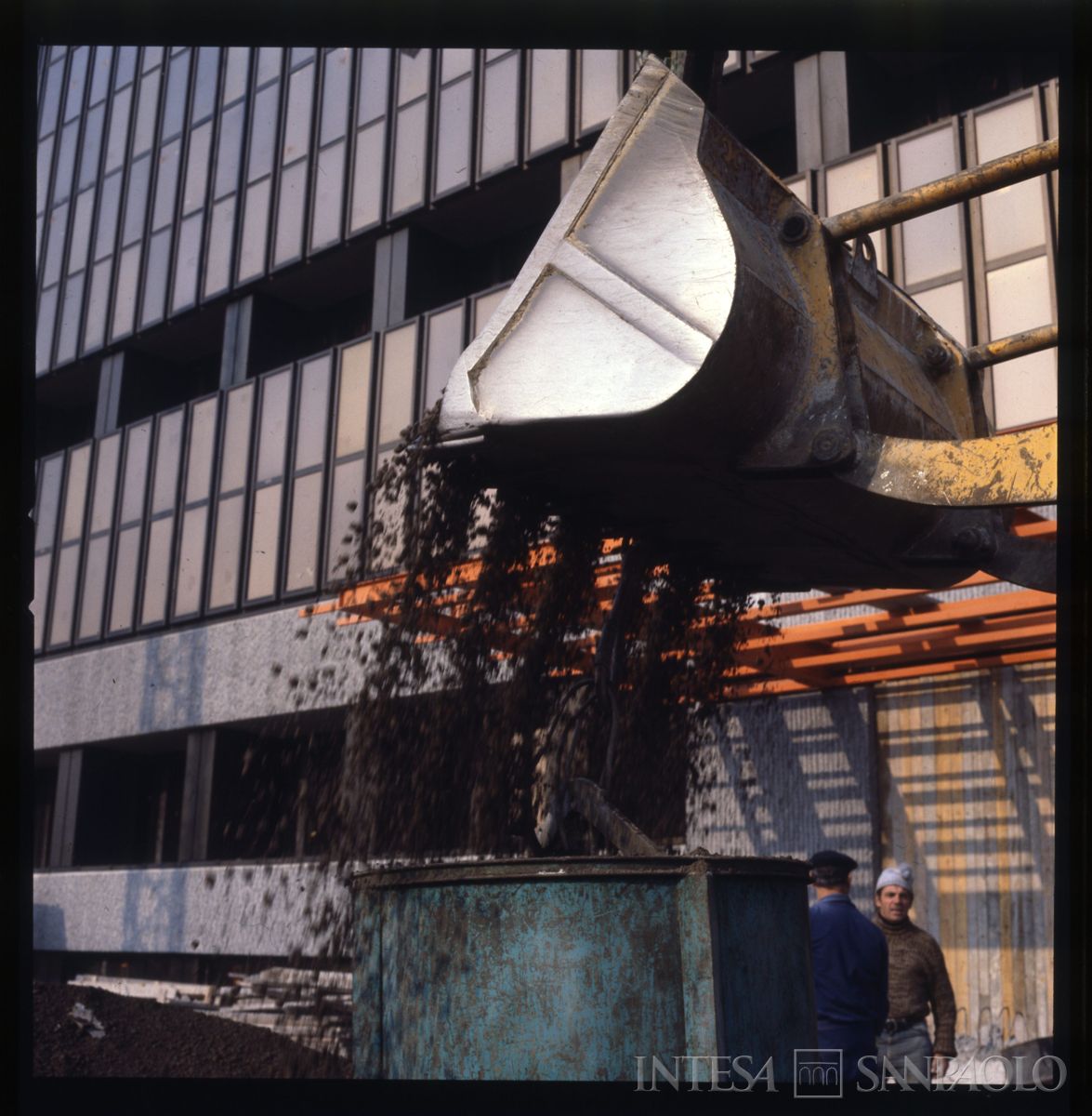 Cariplo, Centro Elettronico (C.E.): Milano, Via Lorenteggio, 1977-1978 (fotografo sconosciuto)