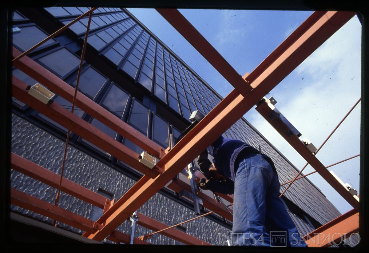 Cariplo, Centro Elettronico (C.E.): Milano, Via Lorenteggio, 1977-1978 (fotografo sconosciuto)
