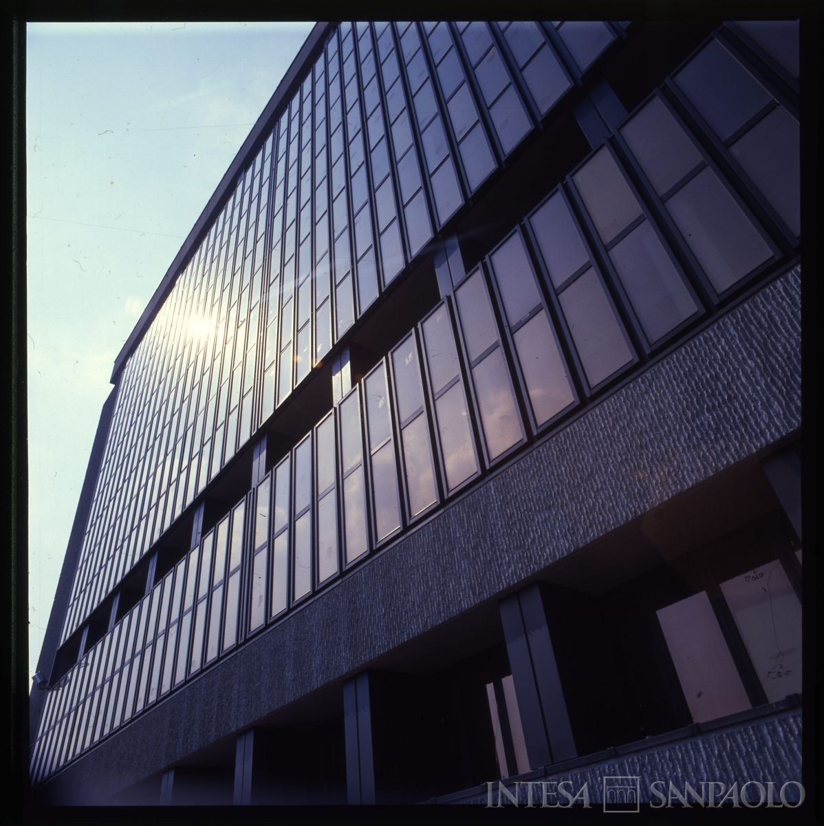 Cariplo, Centro Elettronico (C.E.): Milano, Via Lorenteggio, 1977-1978 (foto di Dino Sala)