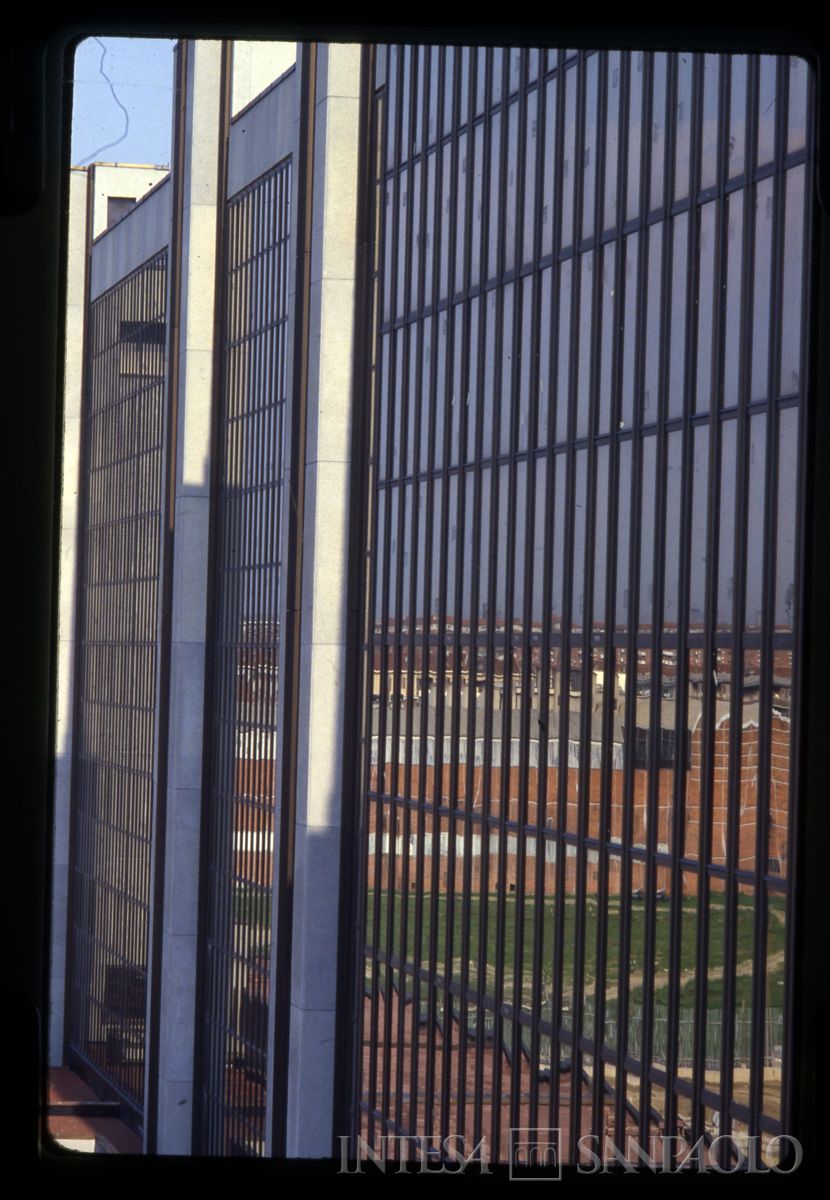 Cariplo, Centro Elettronico (C.E.): Milano, Via Lorenteggio, 1977-1978 (fotografo sconosciuto)
