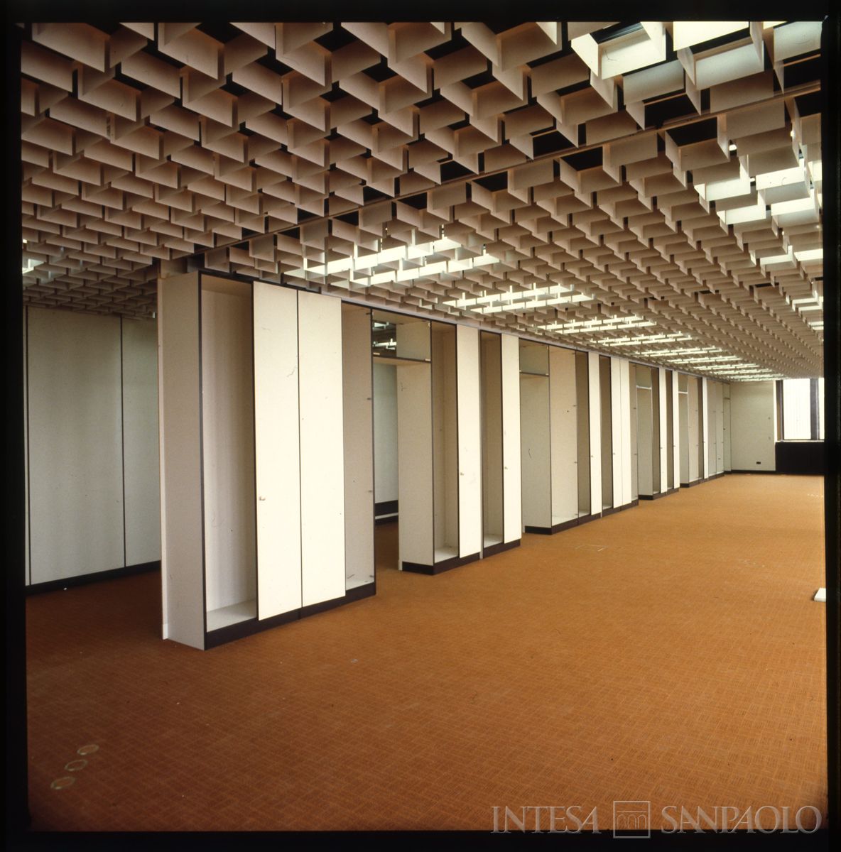Cariplo, Centro Elettronico (C.E.): Milano, Via Lorenteggio, ante luglio 1979 (foto di Dino Sala)