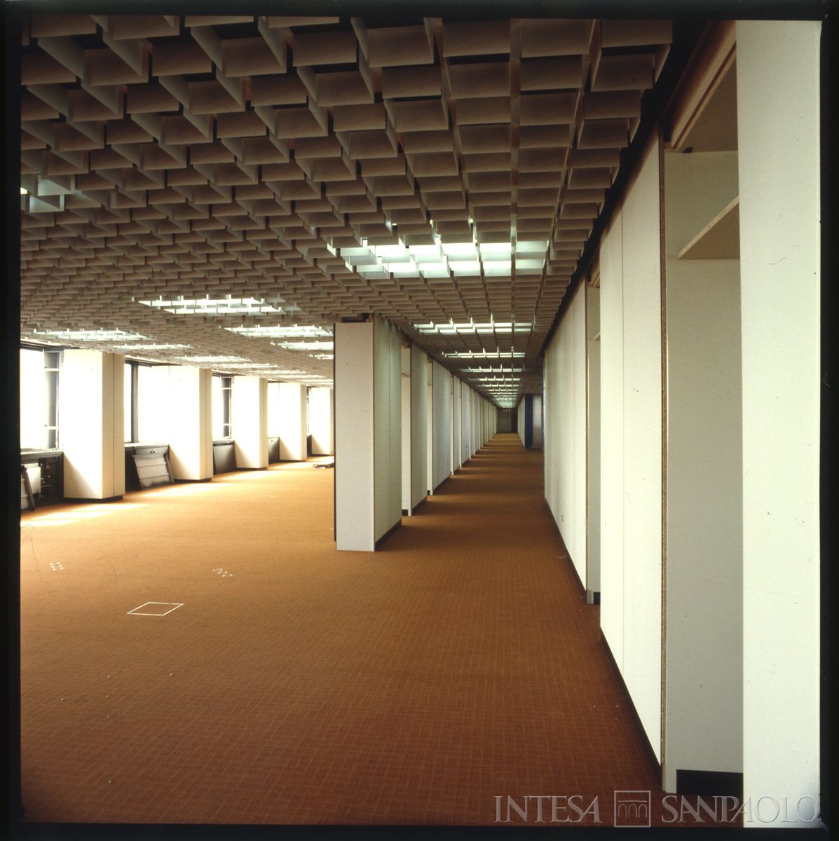 Cariplo, Centro Elettronico (C.E.): Milano, Via Lorenteggio, ante luglio 1979 (foto di Dino Sala)