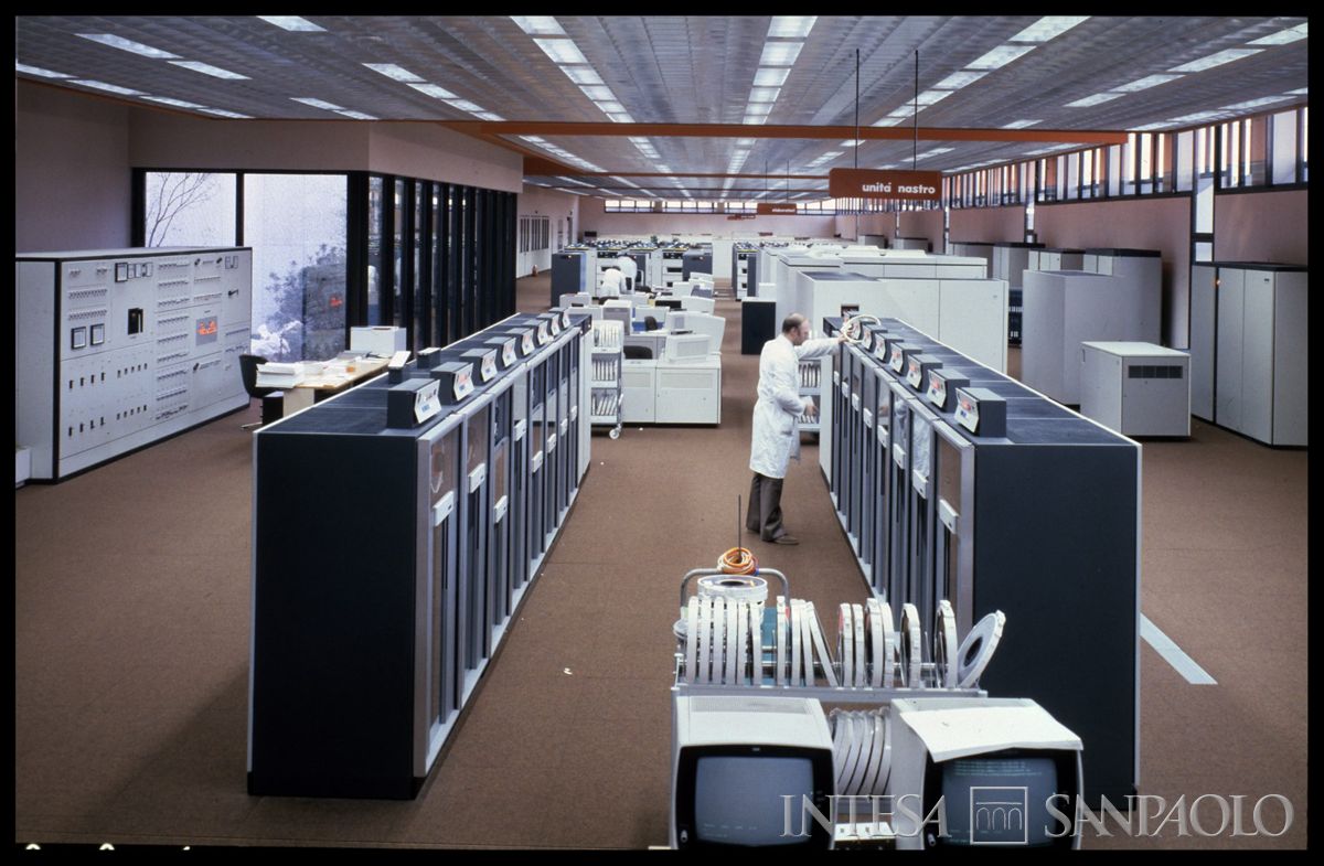 Cariplo, Centro Elettronico (C.E.): Milano, Via Lorenteggio, post luglio 1979 (Foto Saporetti)