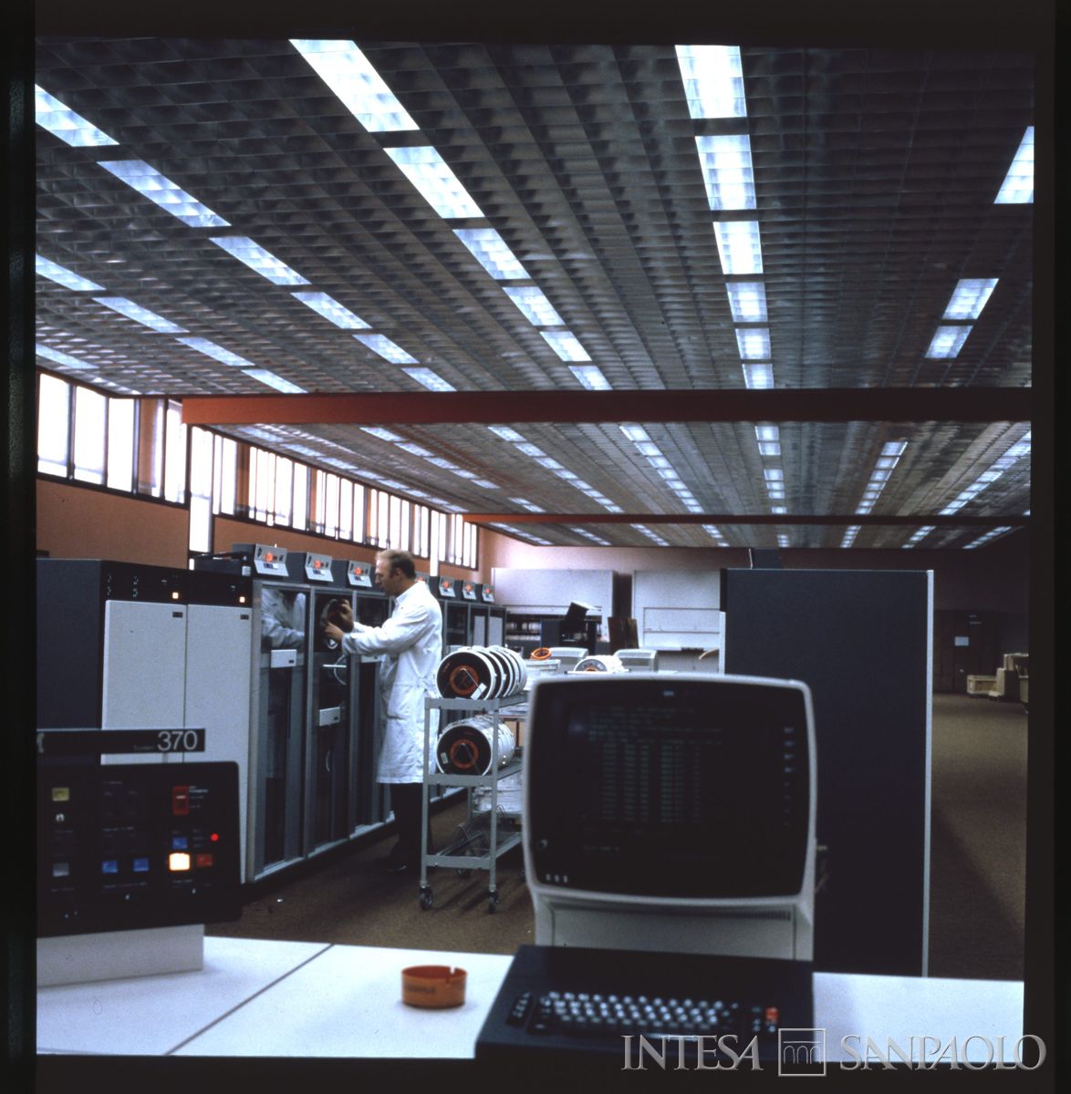 Cariplo, Centro Elettronico (C.E.): Milano, Via Lorenteggio, post luglio 1979 (foto di Mario La Porta)