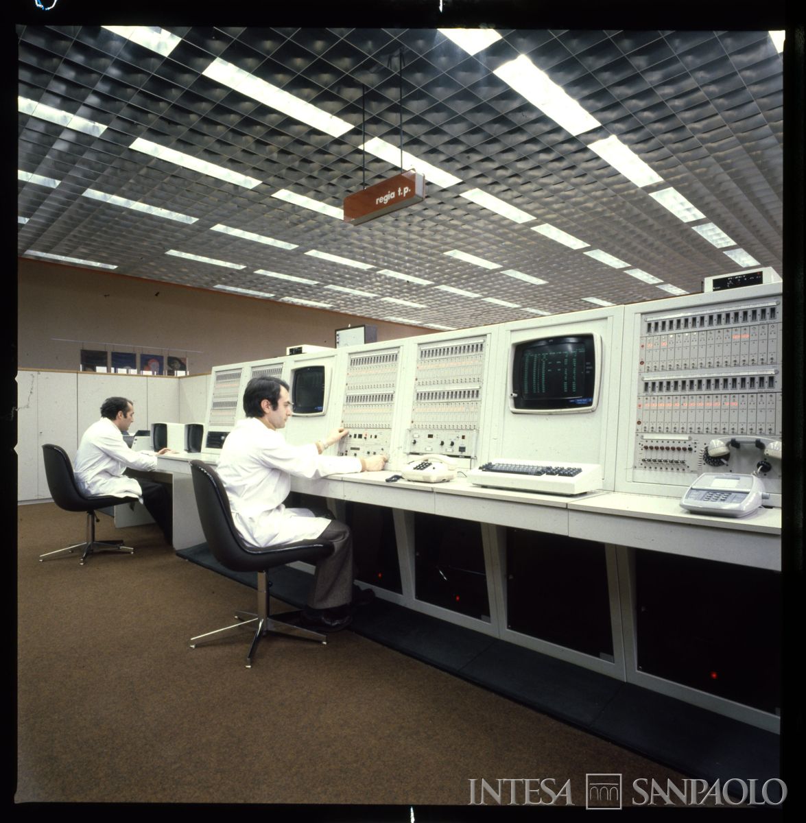 Cariplo, Centro Elettronico (C.E.): Milano, Via Lorenteggio, post luglio 1979 (foto di Mario La Porta)