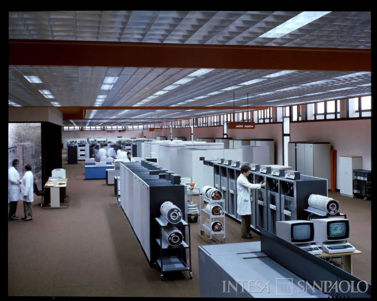Cariplo, Centro Elettronico (C.E.): Milano, Via Lorenteggio, post luglio 1979 (fotografo sconosciuto)
