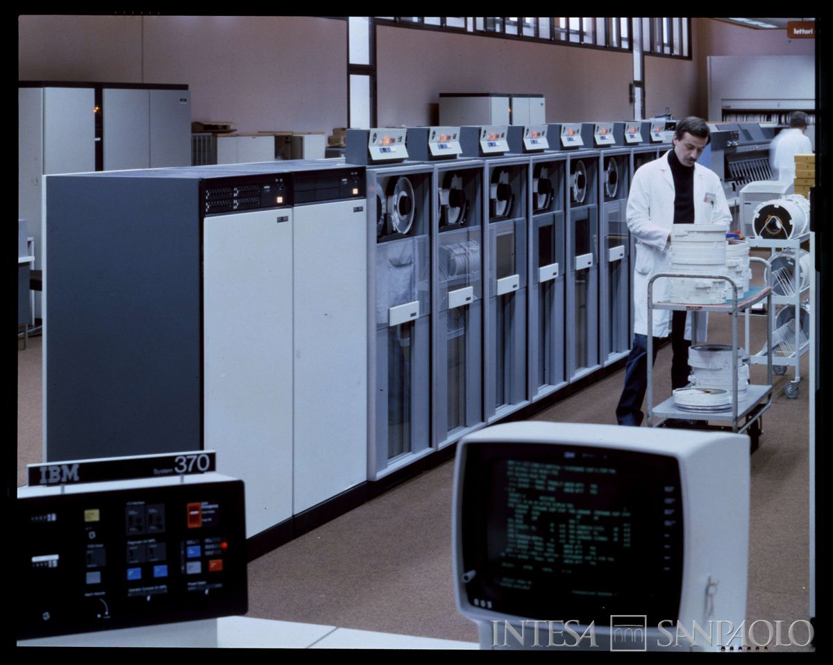 Cariplo, Centro Elettronico (C.E.): Milano, Via Lorenteggio, post luglio 1979 (fotografo sconosciuto)