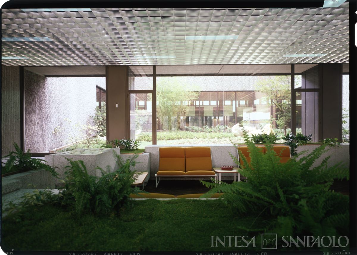 Cariplo, Centro Elettronico (C.E.): Milano, Via Lorenteggio, luglio 1979 - primi anni 1980 (fotografo sconosciuto)