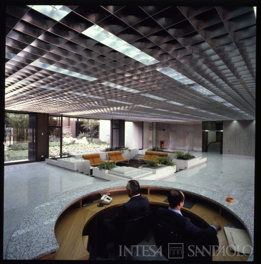 Cariplo, Centro Elettronico (C.E.): Milano, Via Lorenteggio, luglio 1979 - primi anni 1980 (foto di Mario La Porta)