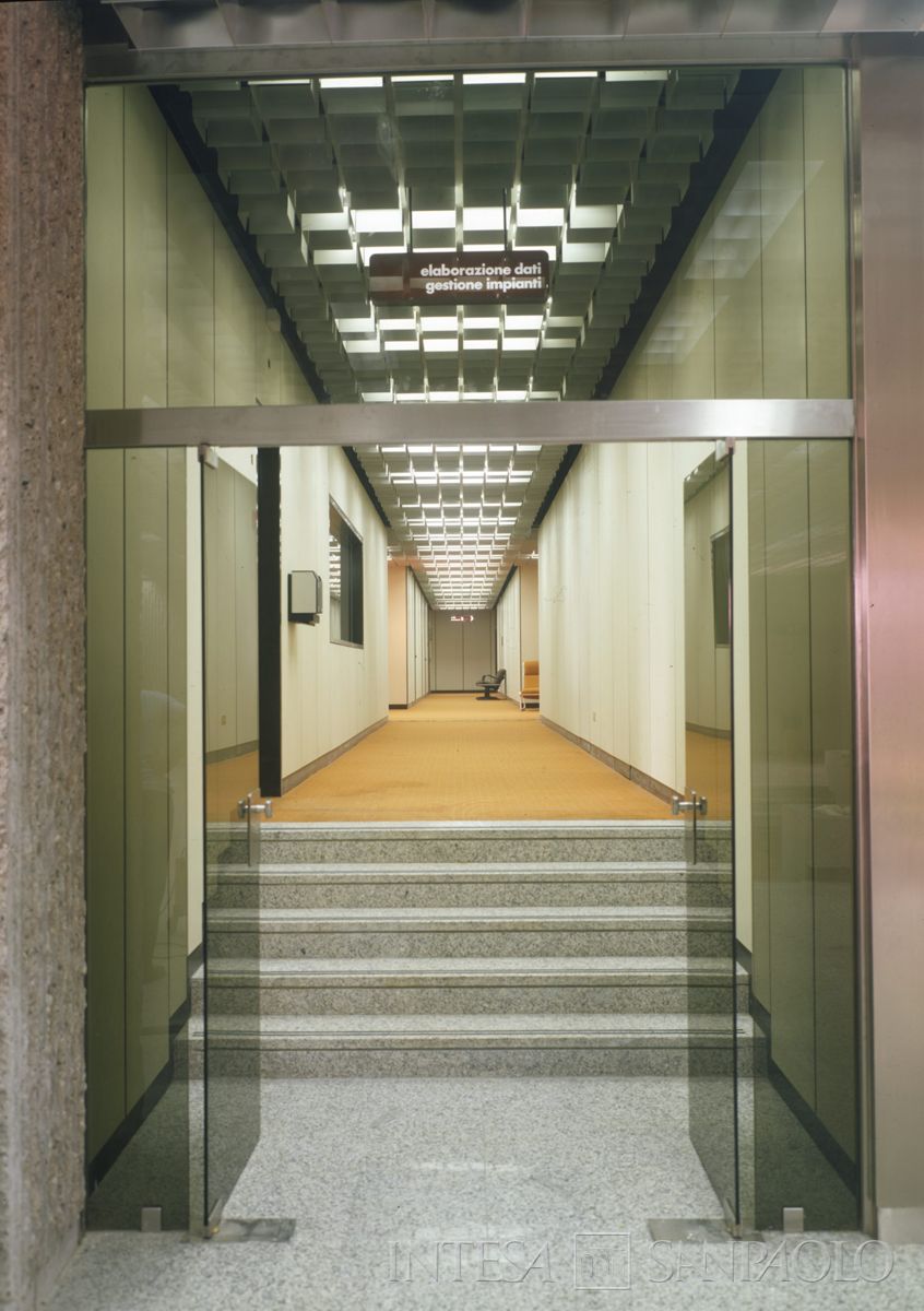 Cariplo, Centro Elettronico (C.E.): Milano, Via Lorenteggio, luglio 1979 - primi anni 1980 (fotografo sconosciuto)