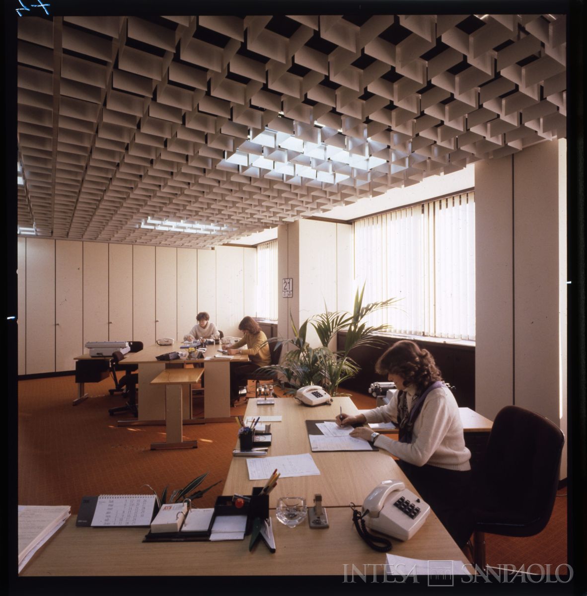 Cariplo, Centro Elettronico (C.E.): Milano, Via Lorenteggio, luglio 1979 - primi anni 1980 (foto di Mario La Porta)