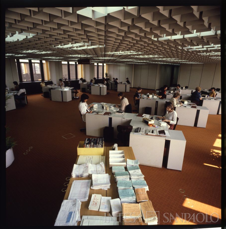 Cariplo, Centro Elettronico (C.E.): Milano, Via Lorenteggio, luglio 1979 - primi anni 1980 (foto di Mario La Porta)