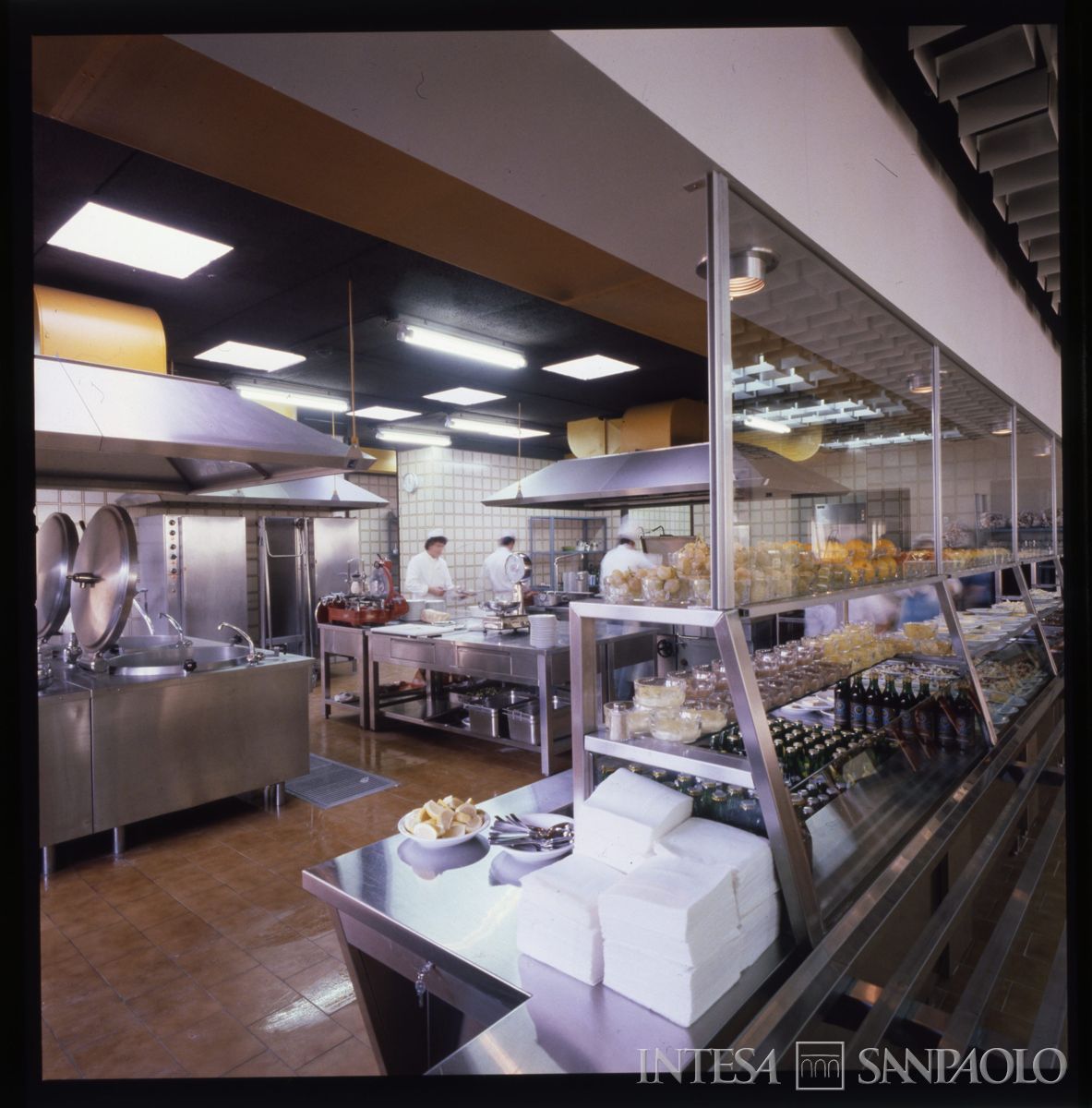 Cariplo, Centro Elettronico (C.E.): Milano, Via Lorenteggio, mensa, luglio 1979 - primi anni 1980 (fotografo sconosciuto)