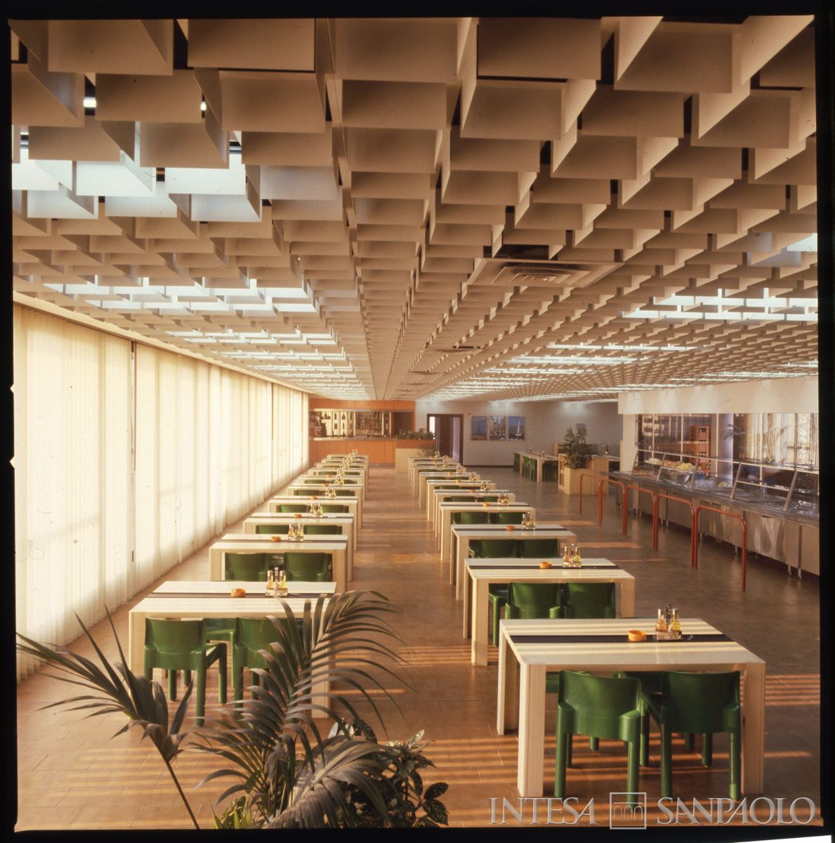 Cariplo, Centro Elettronico (C.E.): Milano, Via Lorenteggio, mensa, luglio 1979 - primi anni 1980 (fotografo sconosciuto)