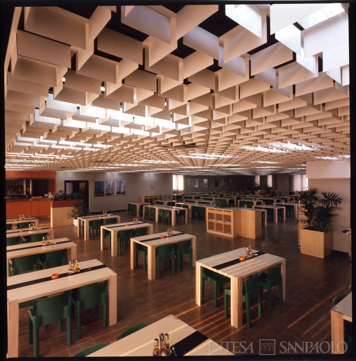 Cariplo, Centro Elettronico (C.E.): Milano, Via Lorenteggio, mensa, luglio 1979 - primi anni 1980 (fotografo sconosciuto)