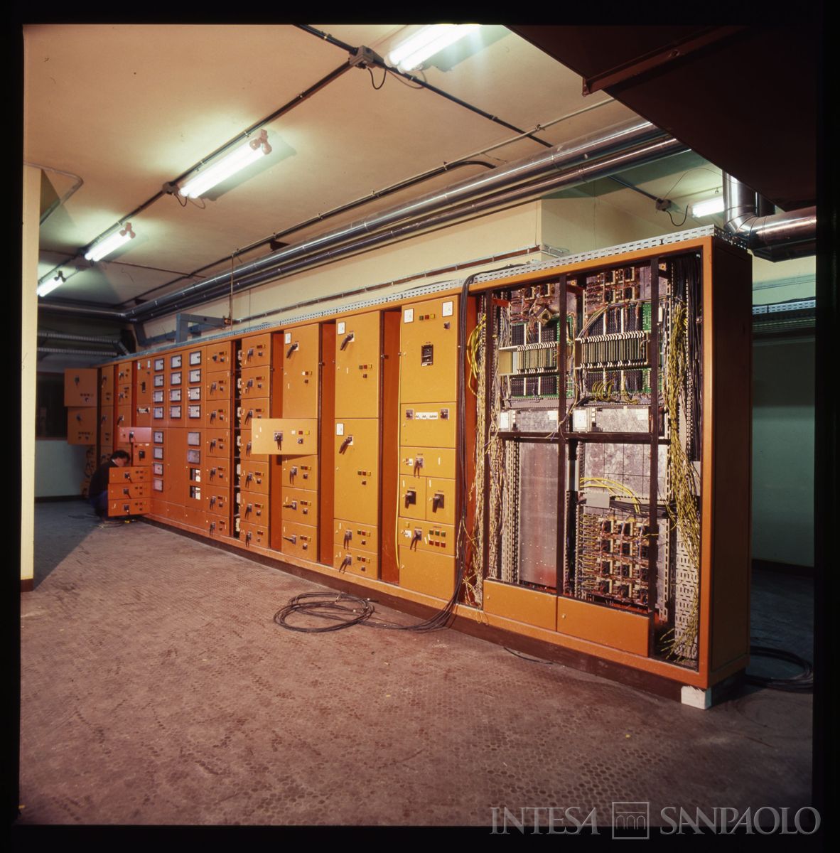 Cariplo, Centro Elettronico (C.E.): Milano, Via Lorenteggio, impianti, post luglio 1979 (fotografo sconosciuto)