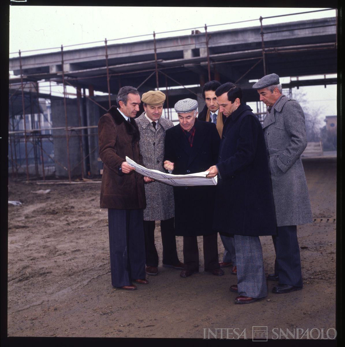 Cariplo, Milano: staff del Servizio Tecnico, anni 1970-1980 (fotografo sconosciuto)