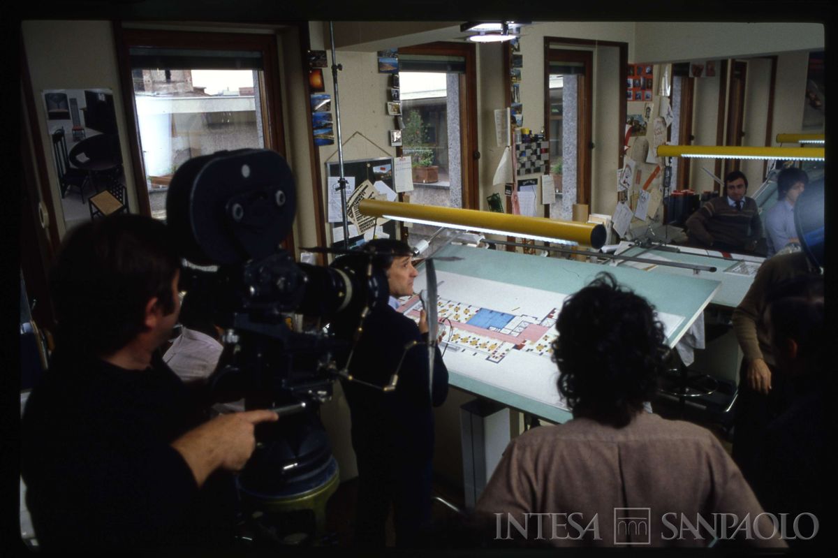 Backstage delle riprese del video "Operazione Panorama" (regia di Renzo Martinelli), post 1979 (fotografo sconosciuto)