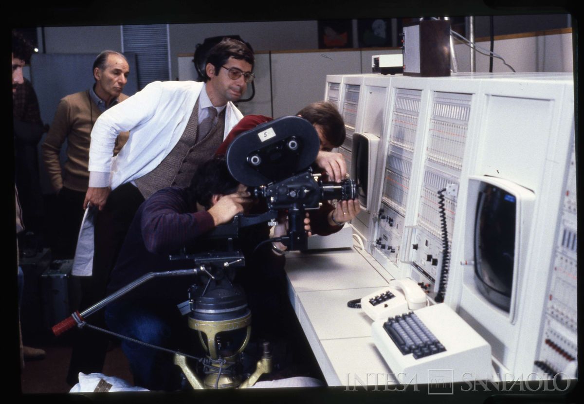 Backstage delle riprese del video "Operazione Panorama" (regia di Renzo Martinelli), post 1979 (fotografo sconosciuto)
