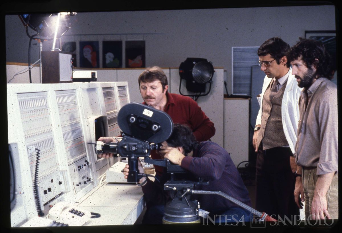 Backstage delle riprese del video "Operazione Panorama" (regia di Renzo Martinelli), post 1979 (fotografo sconosciuto)