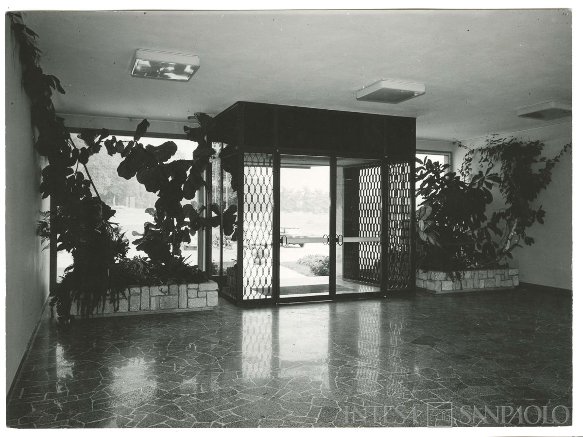 Centro Lombardo per l'incremento della floro-orto-frutticoltura di Vertemate con Minoprio: l'ingresso principale della scuola, ante 1964(fotografo sconosciuto)