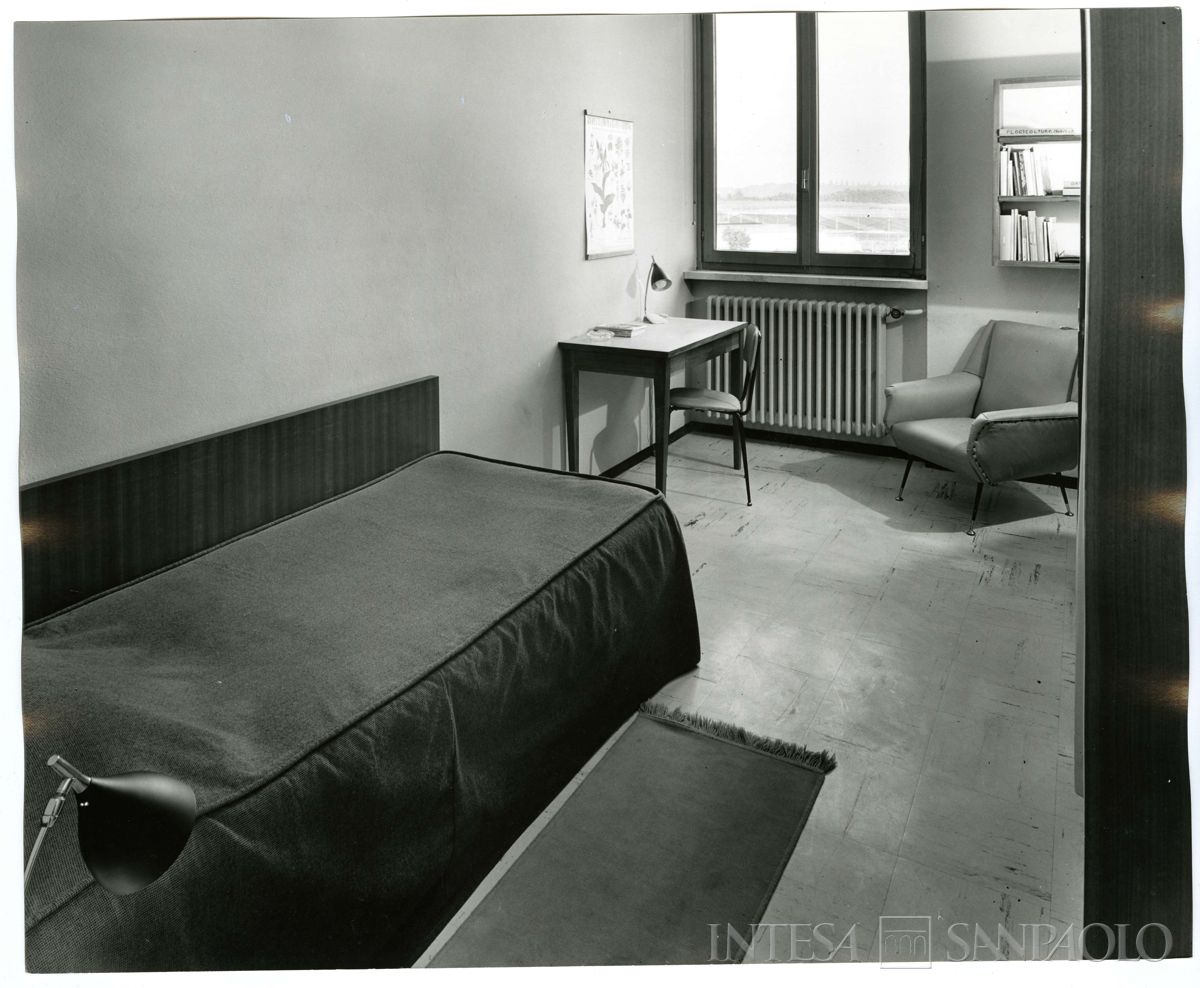 Centro Lombardo per l'incremento della floro-orto-frutticoltura di Vertemate con Minoprio: camera da letto singola per gli allievi del 2° e 3° anno, ante 1968 (Publifoto)