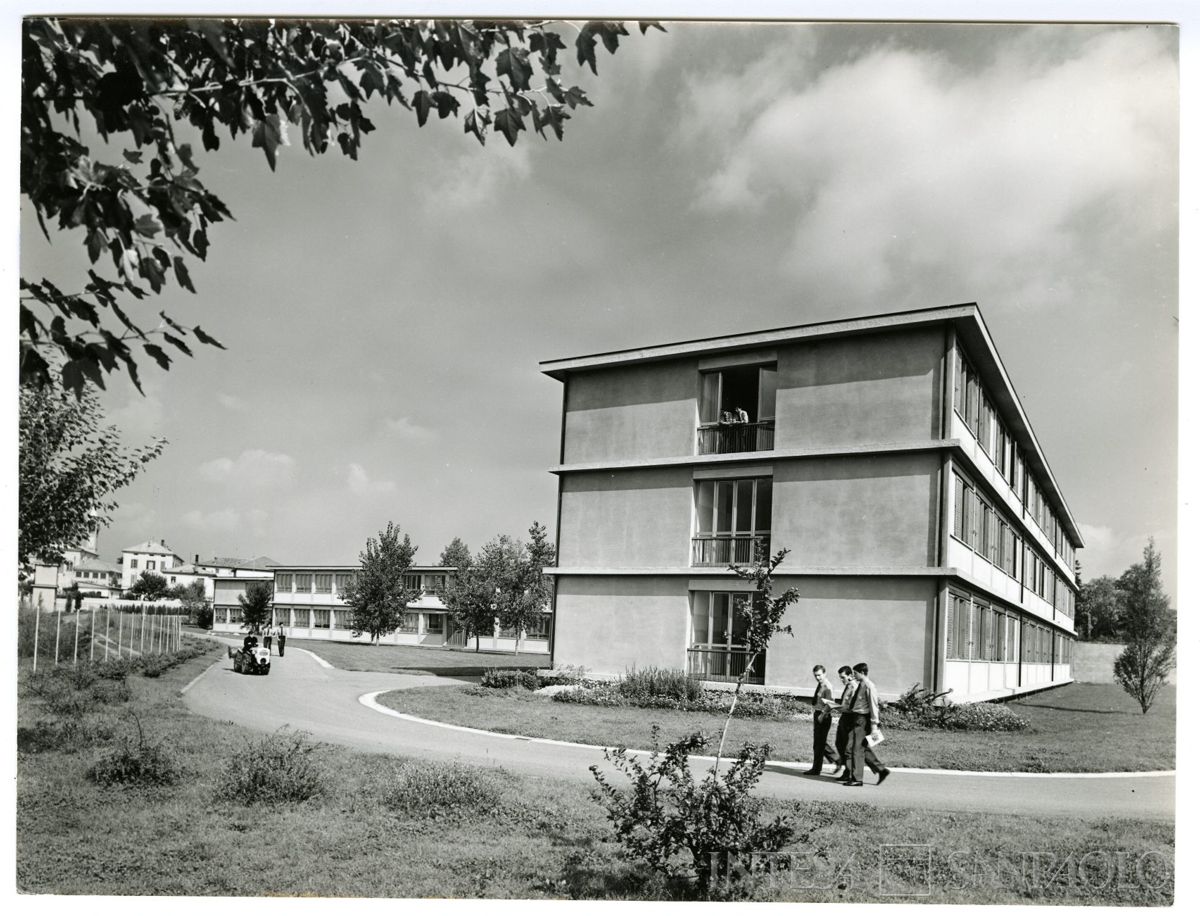 Cariplo, Minoprio: complesso scolastico, esterni, 1963-1970 (Foto Publifoto)
