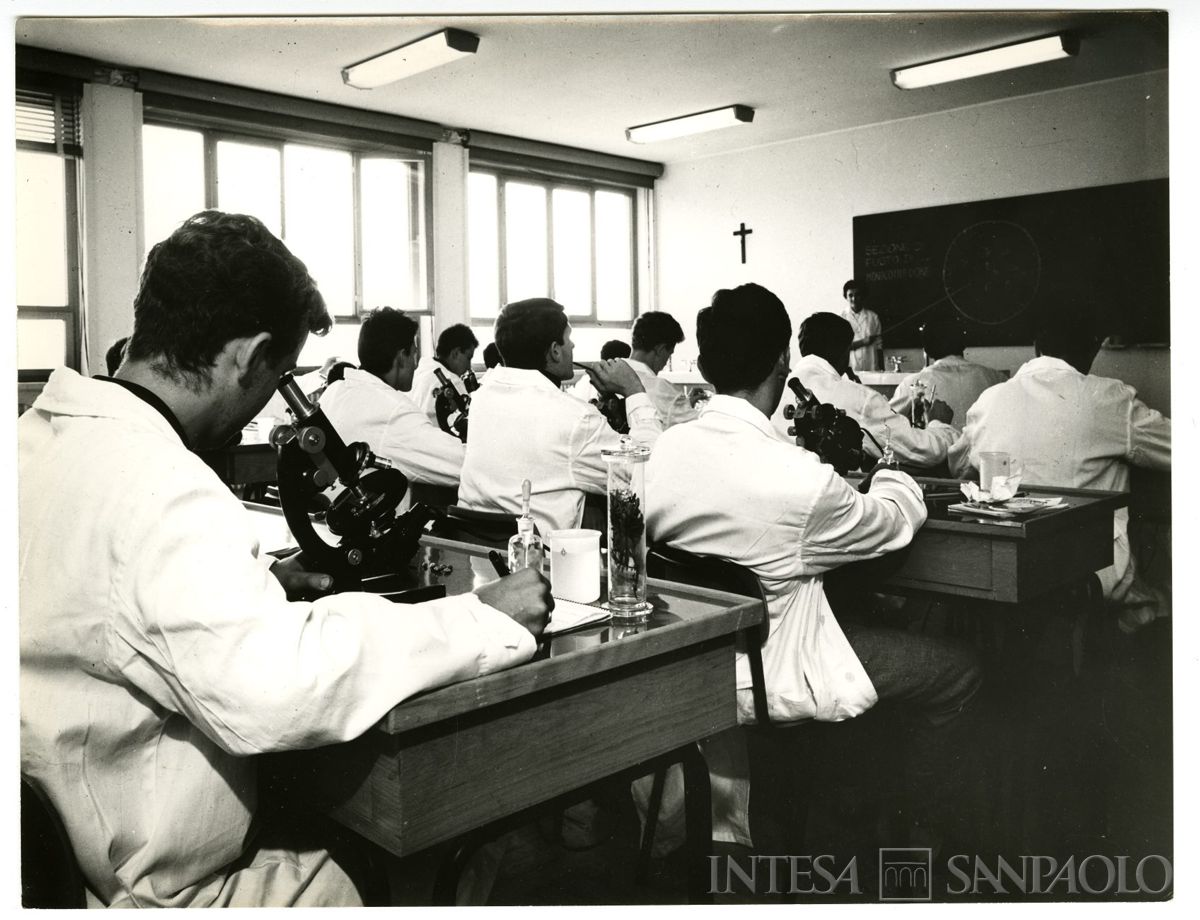 Cariplo, Minoprio: interno di un'aula, anni 1960 (fotografo sconosciuto)