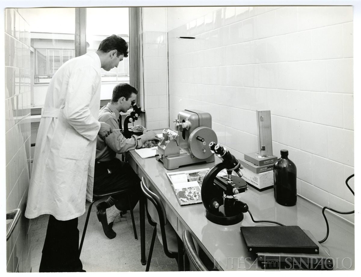 Cariplo, Minoprio: laboratori, anni 1960 (foto Publifoto)