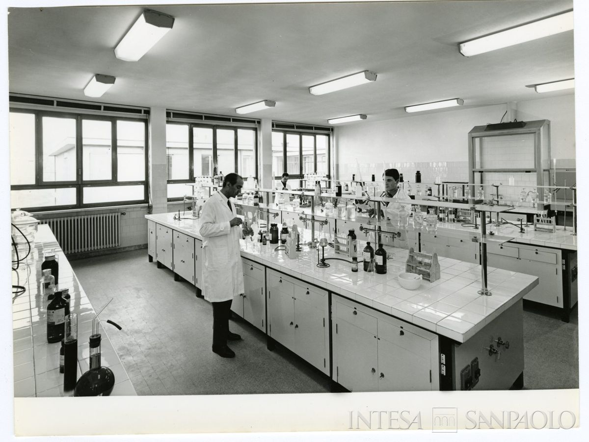 Cariplo, Minoprio: laboratori, anni 1960 (foto Publifoto)