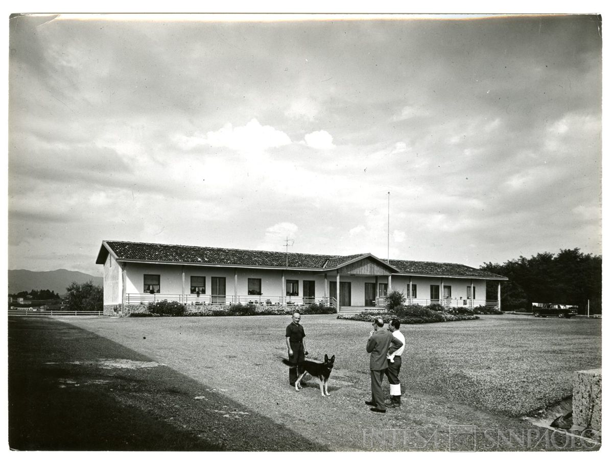 Cariplo, Minoprio: abitazioni dei capi-sezione, anni 1960 (fotografo sconosciuto)