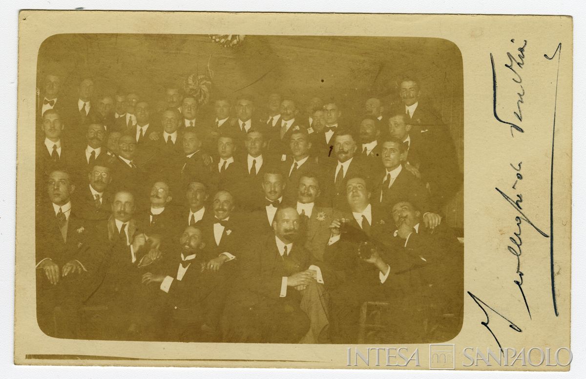 Ritratto di gruppo con Falk Fabian Henri durante una festa con i colleghi di Venezia, ottobre 1912 (fotografo sconosciuto)