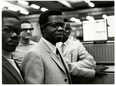 Visita presso la IBM Italia di un gruppo di borsisti n.i., post 1967-anni '70 (IBM Italia Plant Photo Dept)