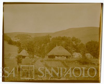 Lavori per la costruzione di una rotaia e villaggio con capanne, 1903-1907 (Bernardino Nogara)