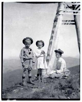 Ester, Josy e Johnny Nogara, 1905 circa (Bernardino Nogara)